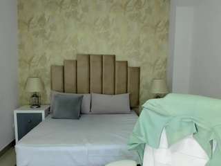 sccarlett-wett Small tits live webcam