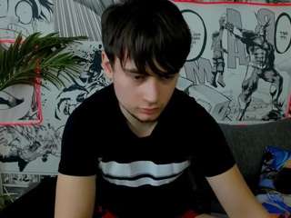 alejandroellias's CamSoda show and profile