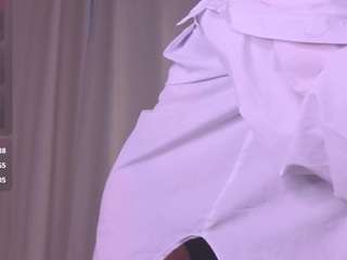 Live webcam model brunete-tease on Soda Cams