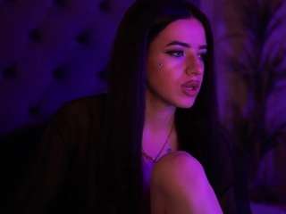 le modèle calliedoll est en webcam porno dans un show sur le site camsoda, il possède les tags suivants: average,black hair,blowjob,dildo or vibrator,drinking,fingering,full nudity,orgasm,sex toys,smoking,hd,small tits