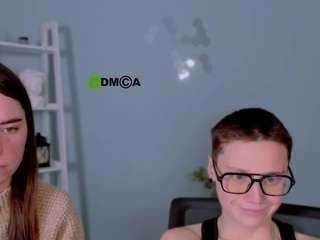 emi-fade's CamSoda show and profile