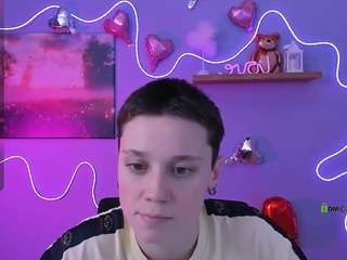 emi-fade's CamSoda show and profile