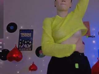 emi-fade's CamSoda show and profile