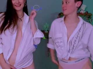 emi-fade's CamSoda show and profile