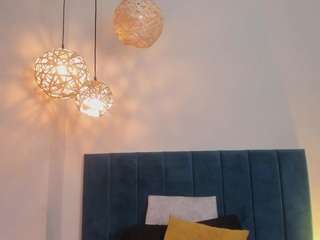 laraagold, female webcam model,  years old, on live webcam