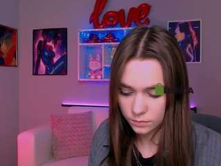 laurenmurrr, female webcam model,  years old, on live webcam