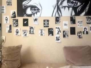 Live webcam model louannsyrstad on Soda Cams