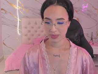 Live webcam model martina-gomezgomez on Soda Cams