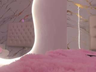 Live webcam model martina-gomezgomez on Soda Cams