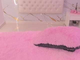 Live webcam model martina-gomezgomez on Soda Cams