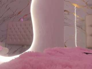 Live webcam model martina-gomezgomez on Soda Cams