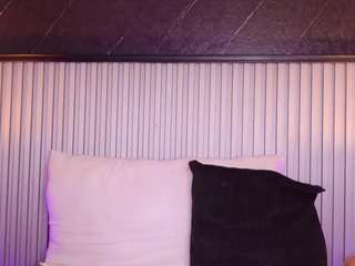 meegan-red live webcam show