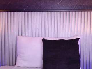 Meegan-red live webcam show