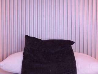 Meegan-red live cam preview