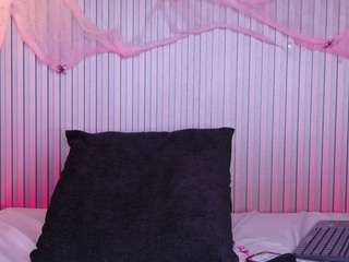 Meegan-red live cam preview