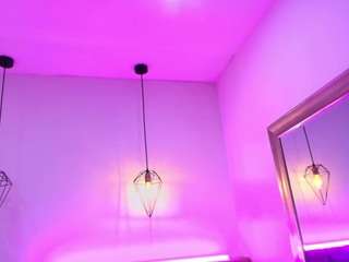 melannyy's CamSoda show and profile