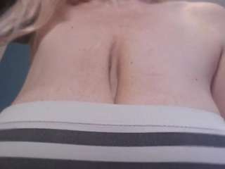 le modèle nadinnne34k est en webcam porno dans un show sur le site camsoda, il possède les tags suivants: bigboobs,blonde,tattoos,solo show,no smoking,no drinking,milf,mature,hugetits,huge tits,huge,foot fetish,erotic dance,doggy style,dildo,cock rating,body massage,blue eyes,blonde hair,curvy