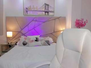 le modèle saracruz-1 est en webcam porno dans un show sur le site camsoda, il possède les tags suivants: ahegao,sexy,lush,naked,nature,petite,public,pussy,sex toys,small tits,latina,squirter,striptease,tattoos,teen 18,toys,twerk,young adult,lovense,fingers