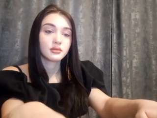 anwoloszyn's CamSoda show and profile