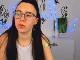 sofi-lonely's CamSoda show and profile
