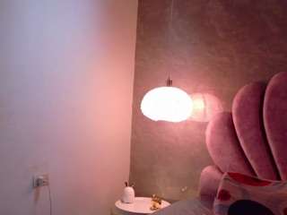 bellaasanders's live room