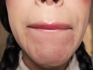 Live webcam model helener-mouth on Soda Cams