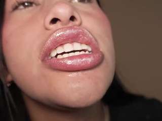 helener-mouth webcam