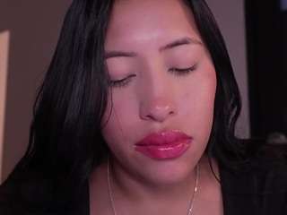 Live webcam model helener-mouth on Soda Cams