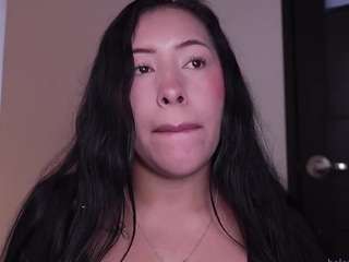 Live webcam model helener-mouth on Soda Cams