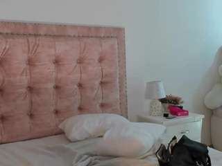 le modèle jennifer-le est en webcam porno dans un show sur le site camsoda, il possède les tags suivants: black hair,orgasm,young adult,toys,thin,teen 18,tattoos,spanking,role play,no smoking,blowjob,lovense,full nudity,flat chested,drinking,deepthroat,cum in pussy,brown eyes,hd