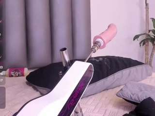 le modèle miaa-foxx23 est en webcam porno dans un show sur le site camsoda, il possède les tags suivants: brown eyes,deepthroat,drinking,red hair,solo show,striptease,tattoos,teen 18,twerk,young adult,bbw,curvy,hd,small tits