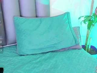 miaa-foxx23's CamSoda show and profile