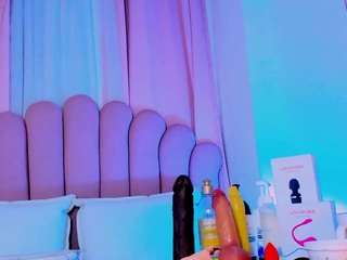 nicolemadrird's CamSoda show and profile