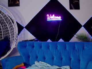 evvalovvia Live Webcam on CamSoda