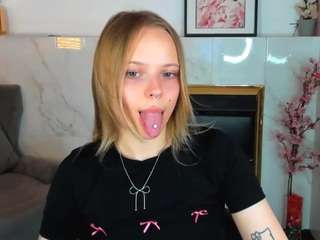 Live cam show with LucyLoy