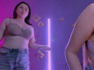 该模特正在直播。 lumi-soft