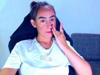 dreammesshall's CamSoda show and profile