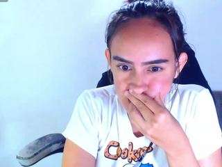 dreammesshall's CamSoda show and profile