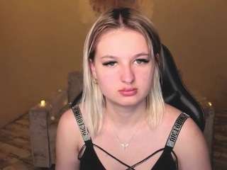 graseneon's CamSoda show and profile