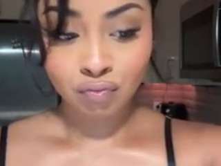 Live webcam model luvbunnybooo on Soda Cams