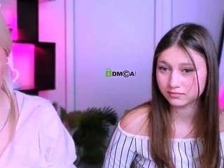 Live webcam model arianaa-cat on Soda Cams