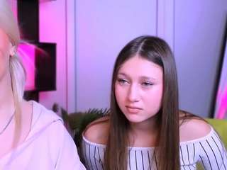 Live webcam model arianaa-cat on Soda Cams