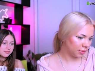 Live webcam model arianaa-cat on Soda Cams