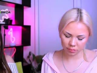 Live webcam model arianaa-cat on Soda Cams