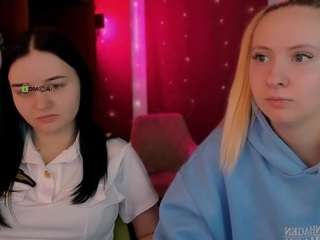 Live webcam model arianaa-cat on Soda Cams