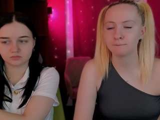 Live webcam model arianaa-cat on Soda Cams