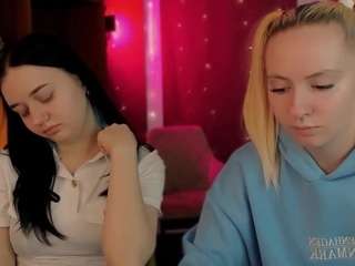 Live webcam model arianaa-cat on Soda Cams