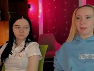 Live webcam model arianaa-cat on Soda Cams