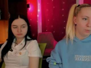 Live webcam model arianaa-cat on Soda Cams