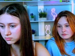 arianaa-cat's CamSoda show and profile